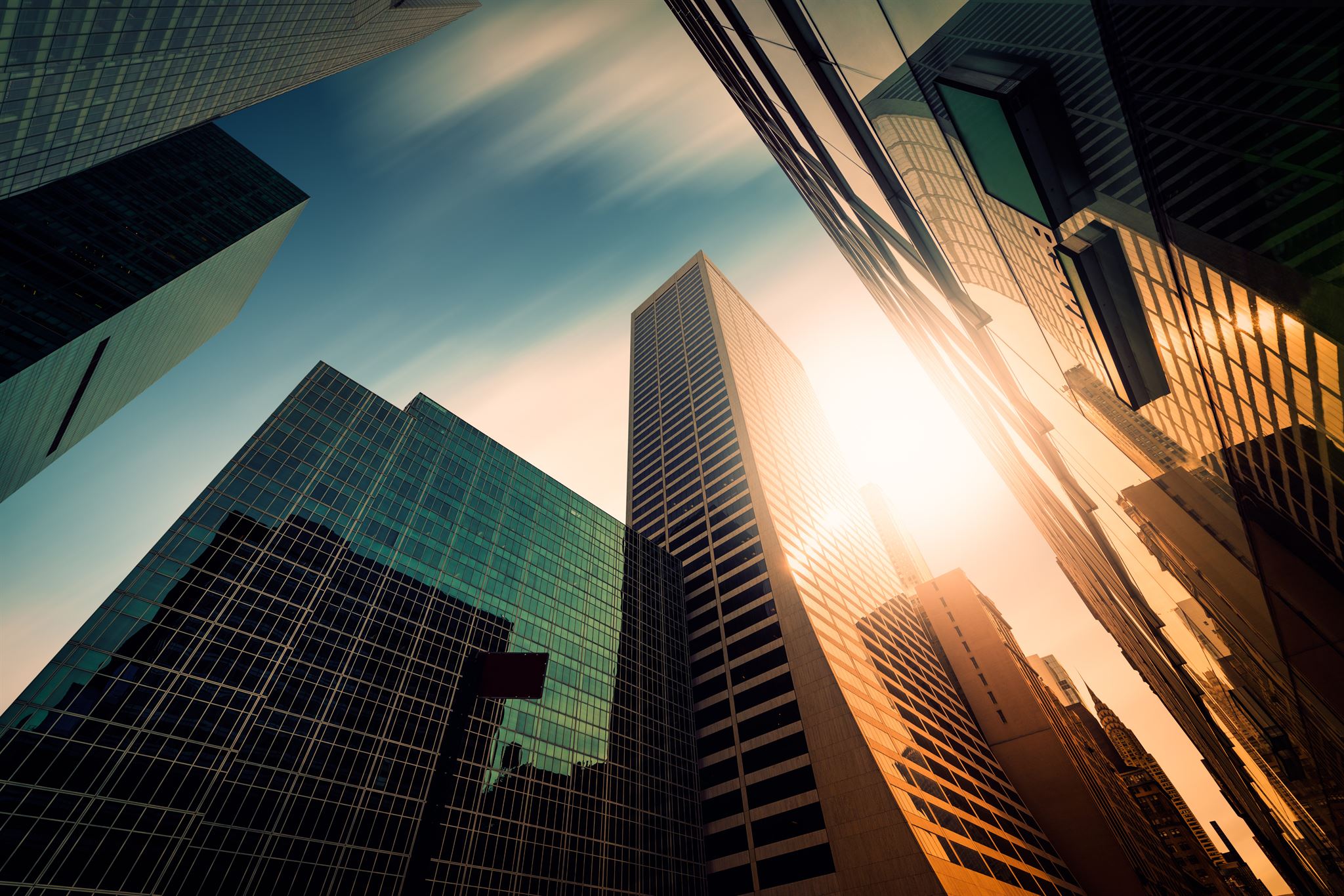 Worms-eye-view-of-skyscrapers-against-the-sun